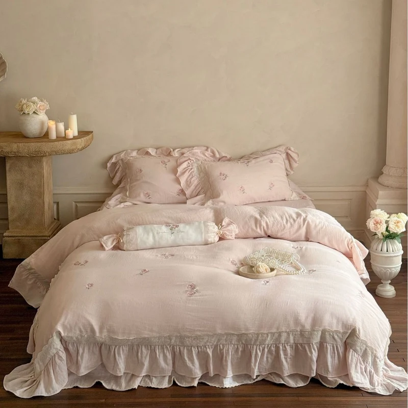 Bedding set with romantic ruffle trim and rose embroidery Stornfield