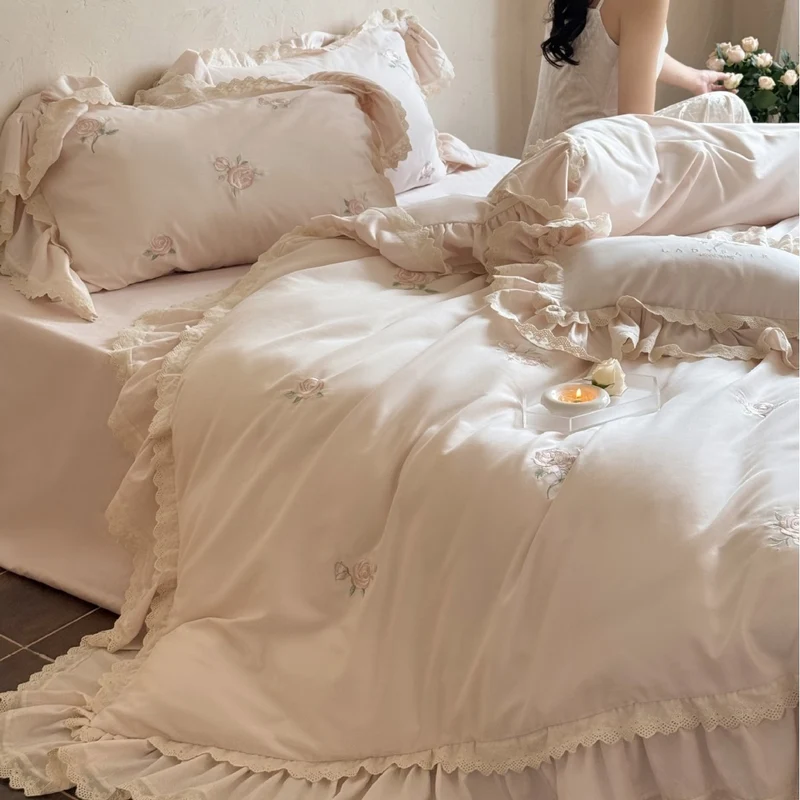 Bedding set in vintage romantic style with ruffle, lace trim and delicate rose embroidery Stornfield