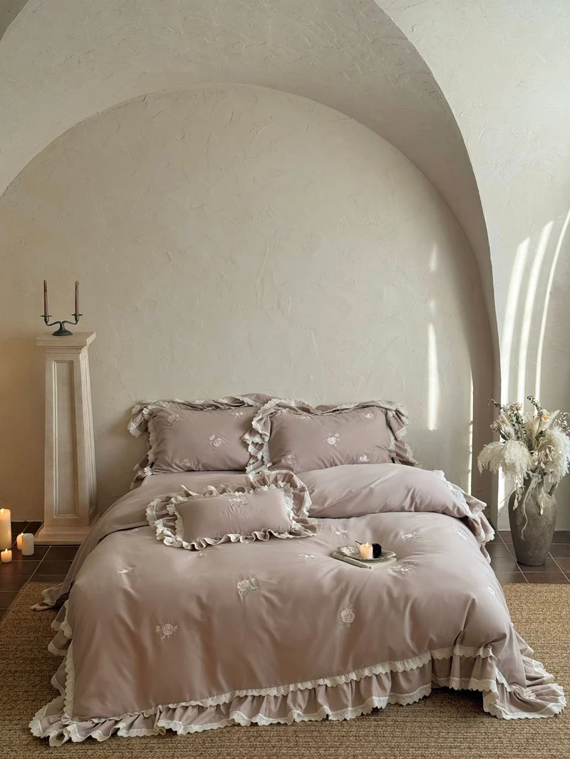 Bedding set in vintage romantic style with ruffle, lace trim and delicate rose embroidery Stornfield
