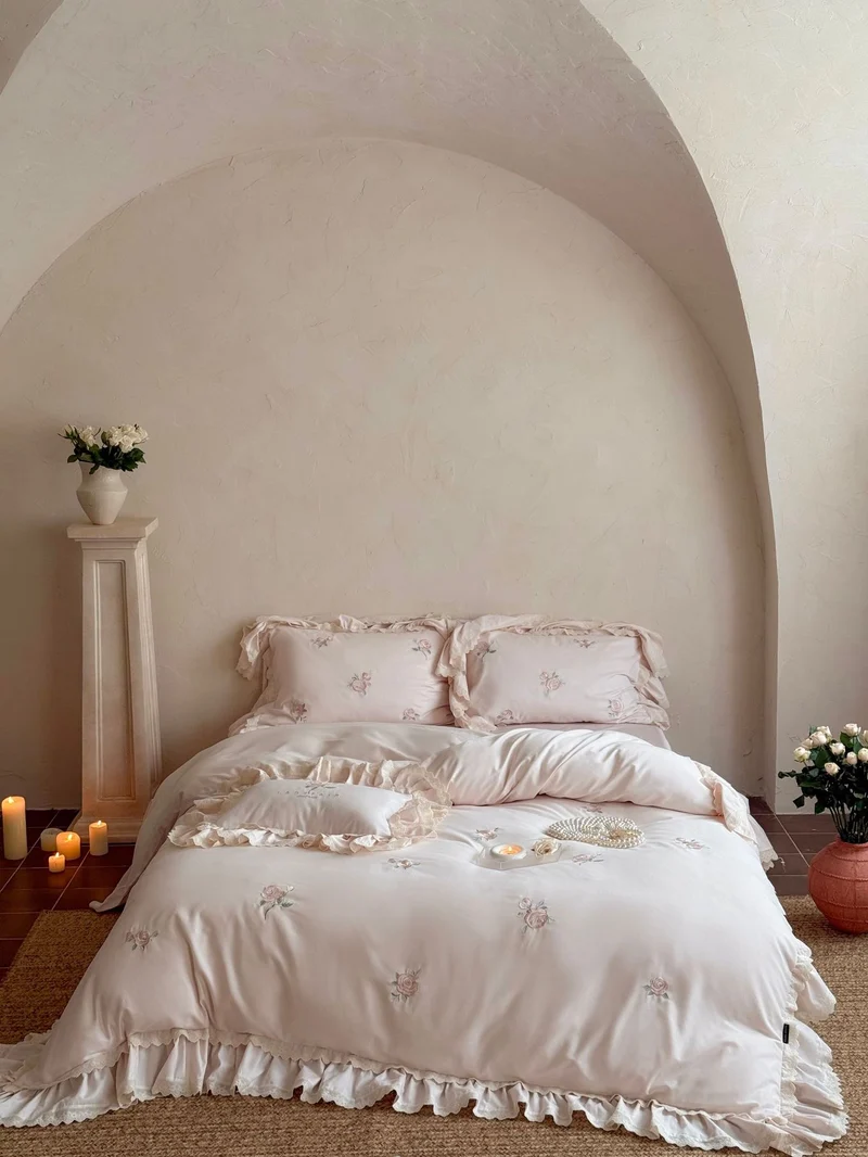 Bedding set in vintage romantic style with ruffle, lace trim and delicate rose embroidery Stornfield