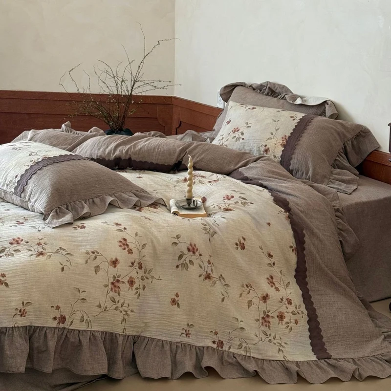Bedding set made of linen-cotton with delicate floral print and ruffle trim Stornfield