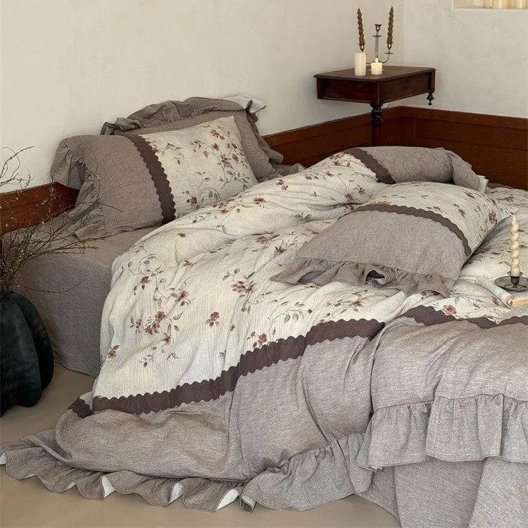 Bedding set made of linen-cotton with delicate floral print and ruffle trim Stornfield