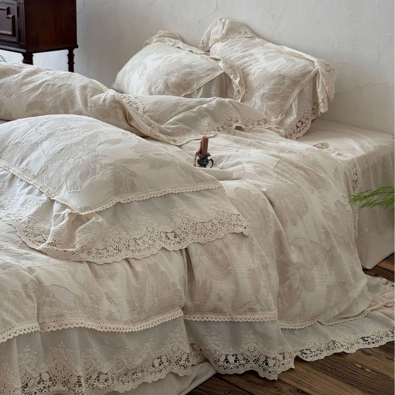 Bed linen set made of linen-cotton mix with large floral print and lace frill Stornfield