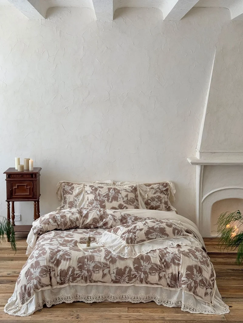Bed linen set made of linen-cotton mix with large floral print and lace frill Stornfield