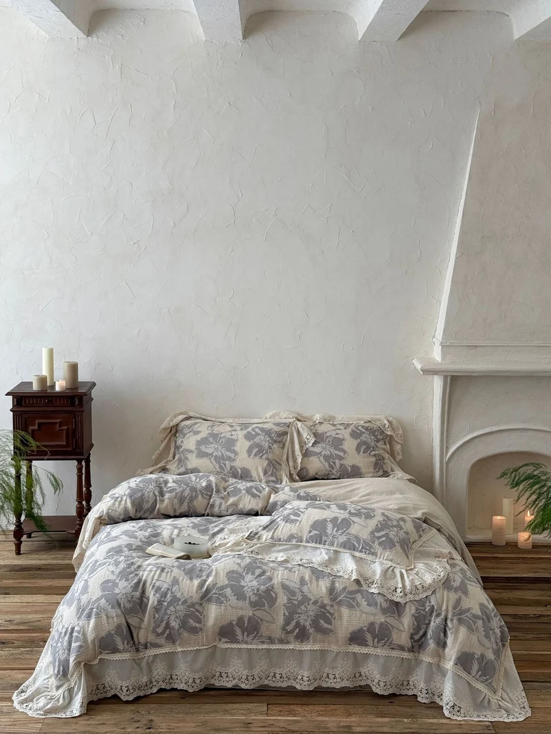 Bed linen set made of linen-cotton mix with large floral print and lace frill Stornfield